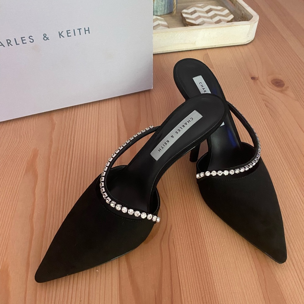 Charles & Keith mules sz 37